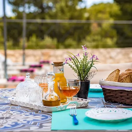 Luxury Mouzaki فندق مبيت وإفطار *