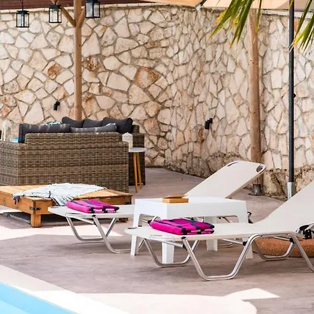 Luxury Mouzaki * Laganas