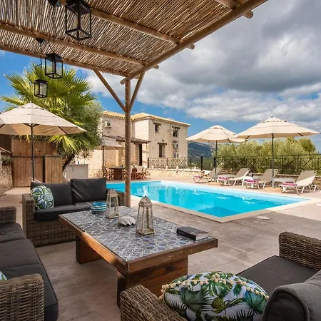 Luxury Mouzaki Bed & Breakfast *